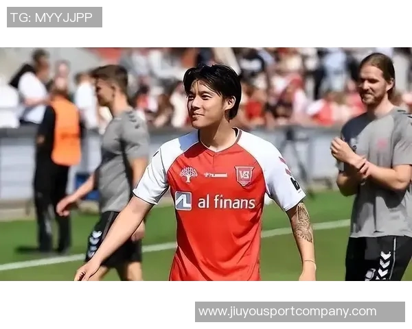 李明家族颜值爆表李嗣镕首秀进球姐姐赛后温馨祝贺