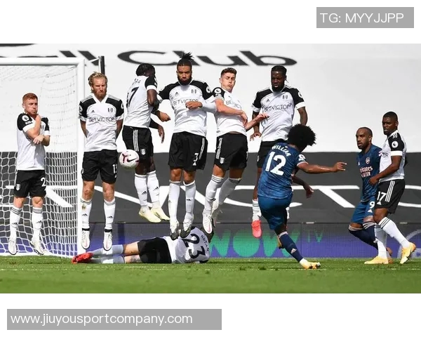 费耶诺德欧联杯比赛因恶劣天气推迟至明晨三点开球