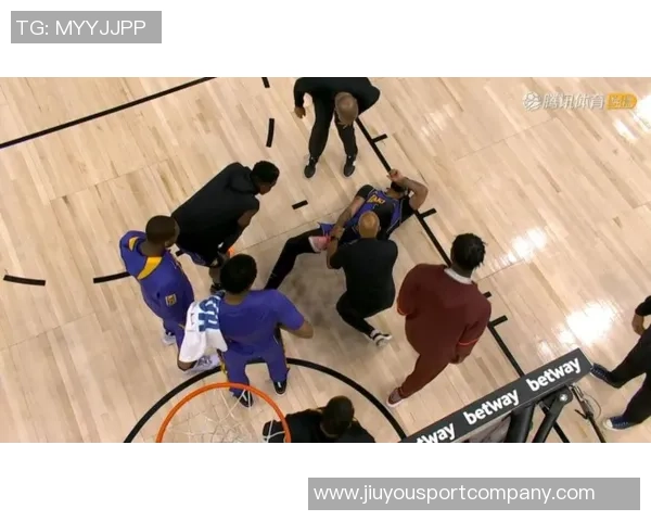 浓眉首节疑似崴脚退场4分4篮板1抢断望无大碍