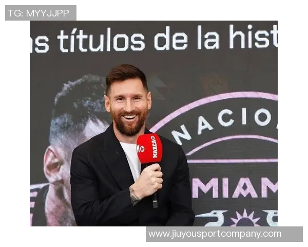 梅西分享与奖杯合影感慨迈阿密赛季的辉煌成就与难忘回忆