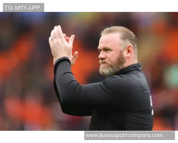 埃文斯度假时接到弗莱彻电话与卡里克鲁尼共度时光