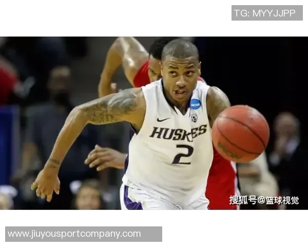 小托马斯重返母校华盛顿大学观看比赛社交媒体热情欢迎他回归