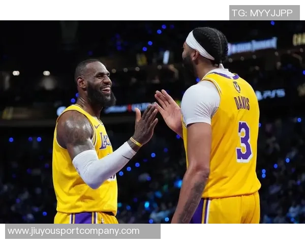 浓眉因小腿伤势缺席对阵雄鹿比赛连续第六场缺阵令人担忧