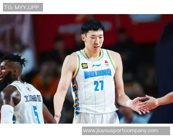 周琦半场表现低迷仅得1分罚球救场外加5个篮板显努力