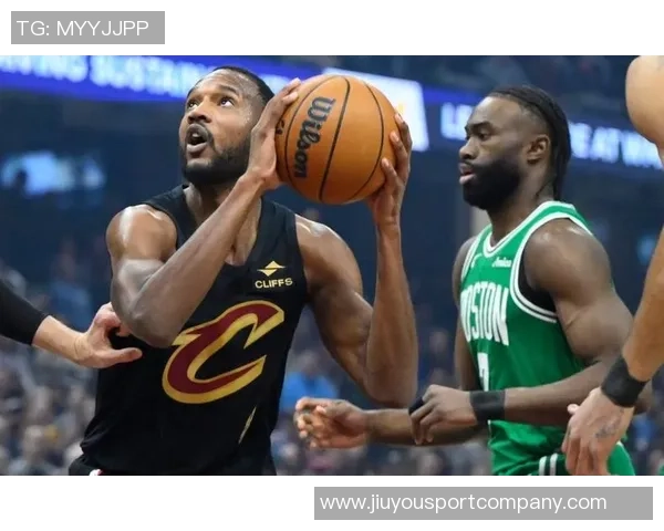 小莫布里首秀表现亮眼18分钟内贡献12分6板2助助力球队胜利